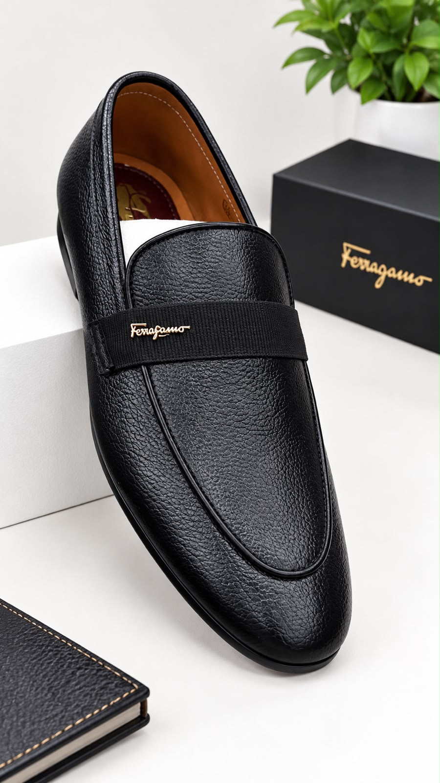 BLK LEATHER GUM